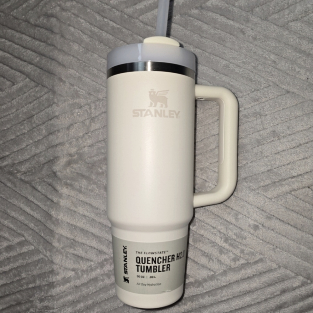 Stanley Quencher H2.0 Tumbler - cream color
